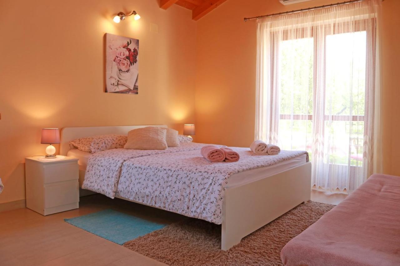 Studio Apartment Volta Crveni Vrh Ngoại thất bức ảnh